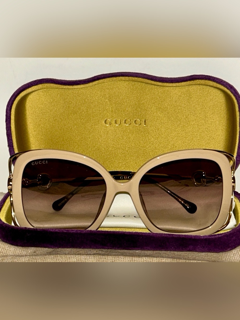 GUCCI NEW
Acetate Horsebit Square Frame
Sunglasses GG1021S Pink Tortoise - Picture 4 of 11